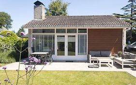 Bungalow Toekomst 24 Ouddorp, garden, fireplace, near the beach&dunes